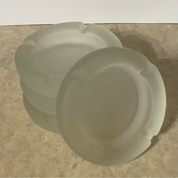 Vintage Frosted Glass Ashtrays, set of 4, heavy glass. Mid century. - Picture 2 of 6